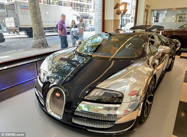 1408721238680_wps_3_The_Bugatti_Veyron_reflec