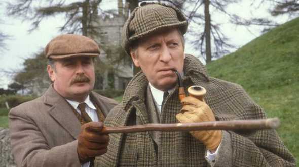 141004114750_the_pipe_and_deerstalker_image_of_holmes_640x360_bbc_nocredit