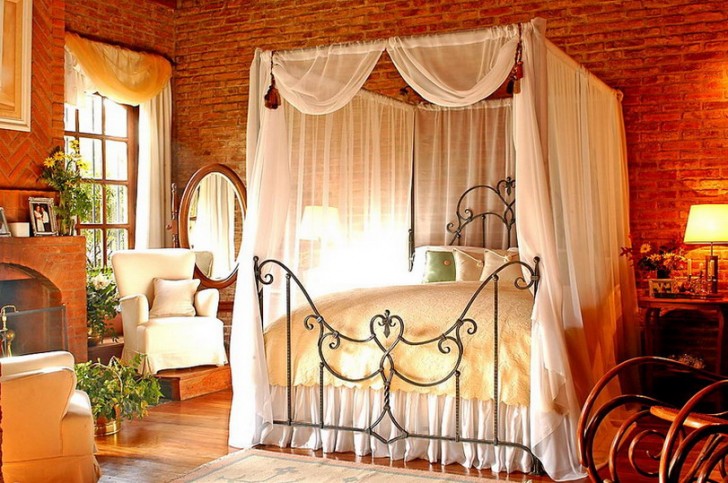 Classic-Romantic-Bedroom-Designs-with-Canopy-728x483