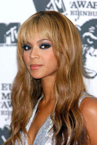 410279-en-2003-beyonce-succombe-a-la-637x0-4